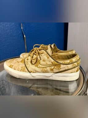 9.5 Nike SB Janoski Tan Skate Shoes